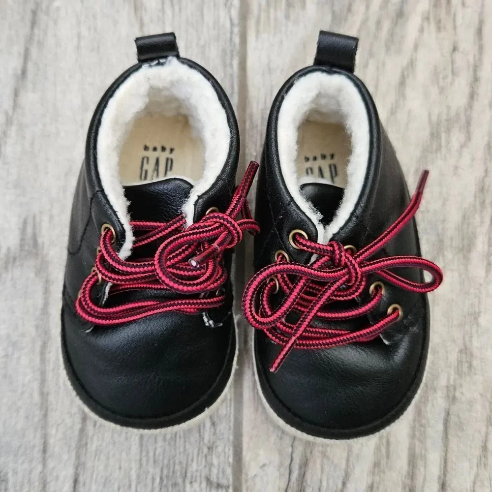 Baby Gap Black Boots Size 6-12M